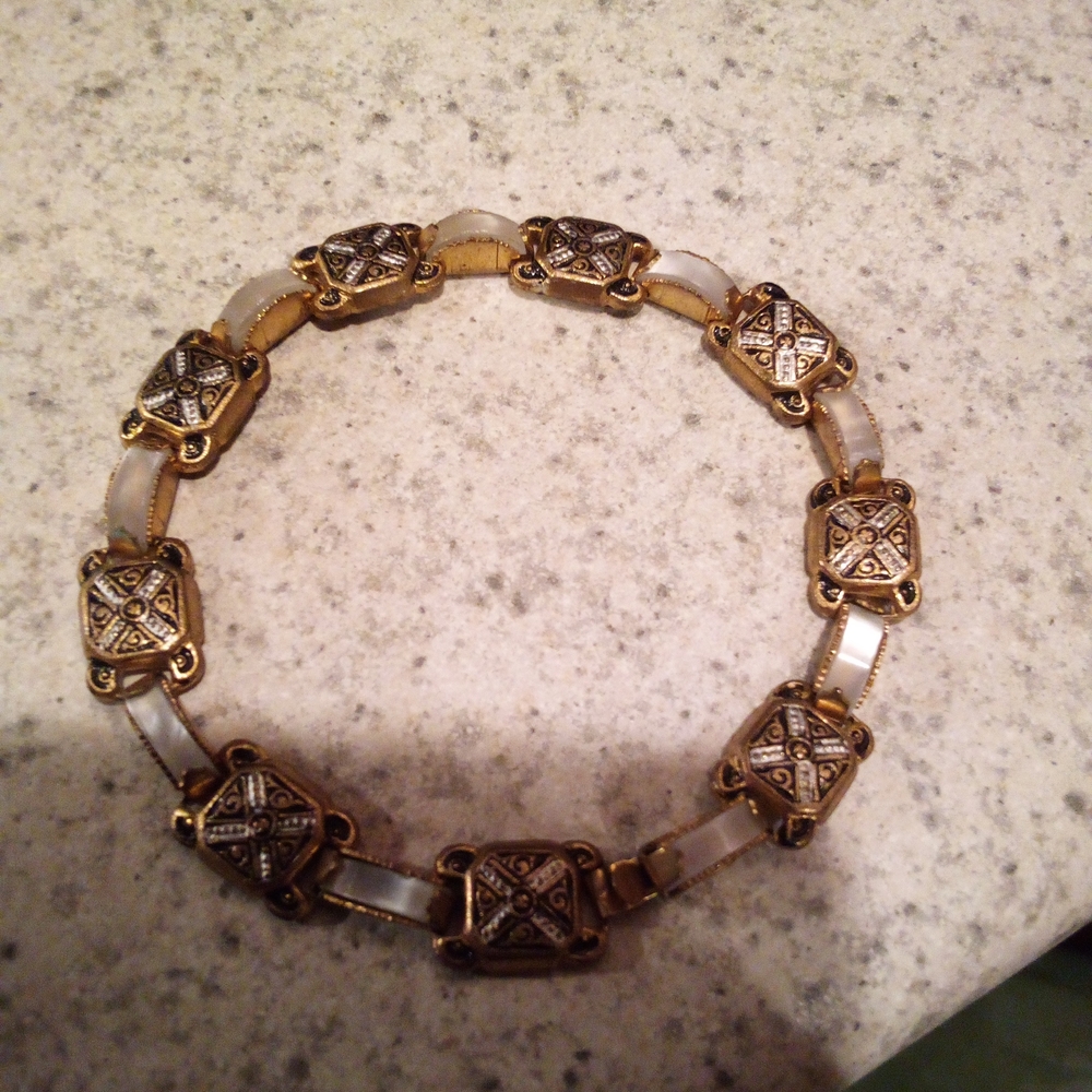 Elegant 14k Gold Damascene Bracelet